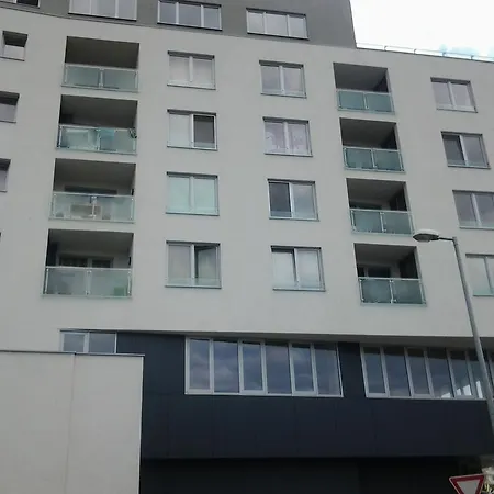 Halex Centrum Aupark 公寓 皮耶什佳尼